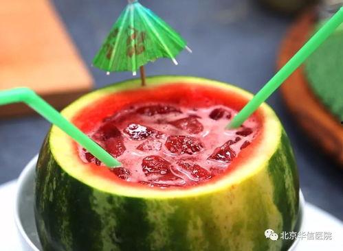 酒吧吃瓜图片,揭秘夜店里的趣味瞬间