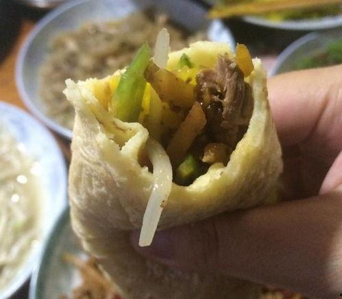 呆瓜吃卷饼,一场味蕾与生活的邂逅