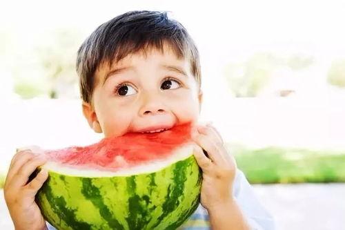 在家吃瓜拿快递,吃瓜拿快递，畅享悠闲生活时光