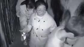 留学室友吃瓜,一起吃瓜，一起成长