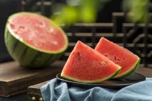 滨江道吃瓜,街头美食盛宴