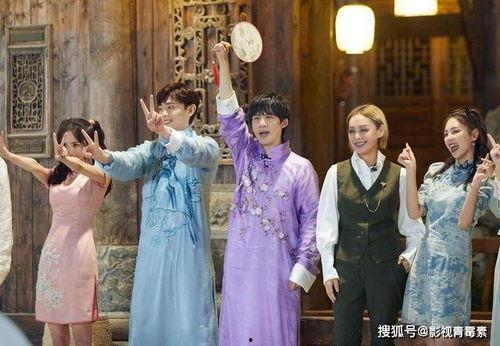类似穿到民国吃瓜看戏,品茗赏戏，尽享风华岁月