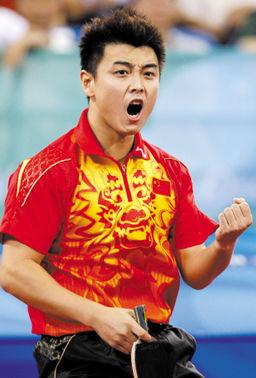 王皓斜眼吃瓜,揭秘娱乐圈幕后风云