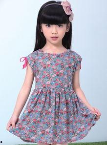 吃瓜碎花连衣裙,碎花连衣裙的时尚演绎